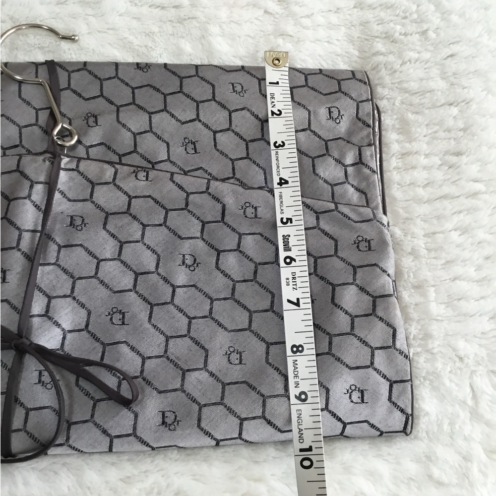 Christian Dior, a honeycomb hanging bathroom organiser - Picture 4 of 11
